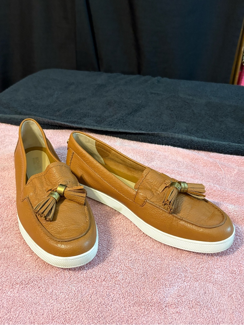 Women’s Michael Kors Callahan Tassel Loafers tan pebbled leather. Sz 6.5M